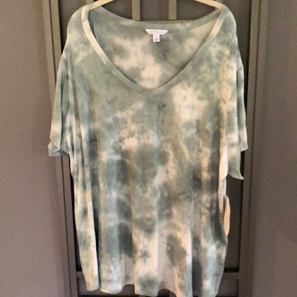 NWT Boutique brand Re-tie dye T-shirt￼ rayon 3x